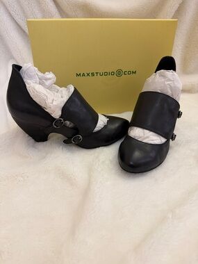 Maxstudio Black Beau mink strap Leather Pump